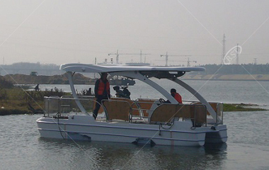 太陽(yáng)能環(huán)保船